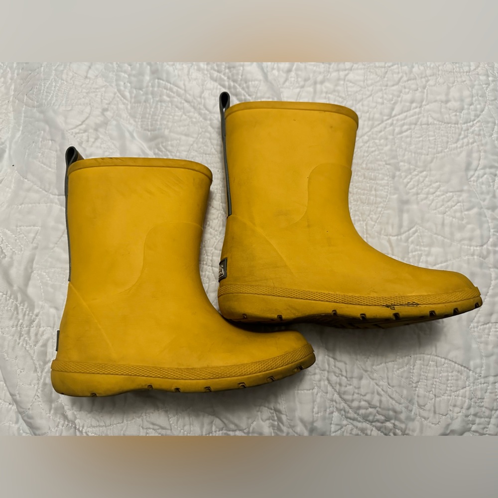 Toddlers yellow rain boots